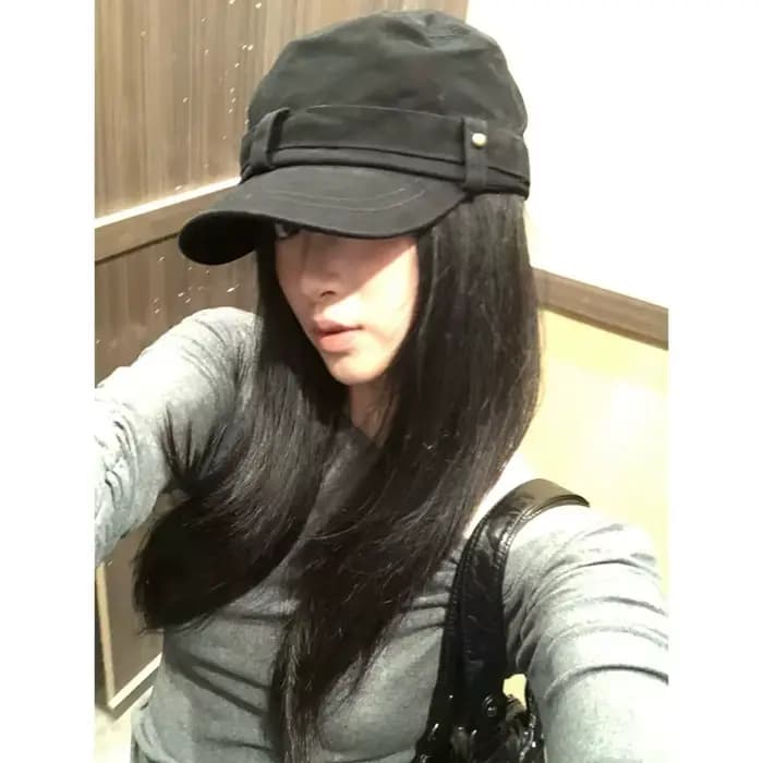 Casquette de peintre vintage noire rustique à rivets pour femme