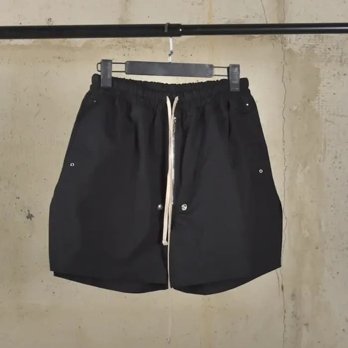 Short de rue foncé pour hommes