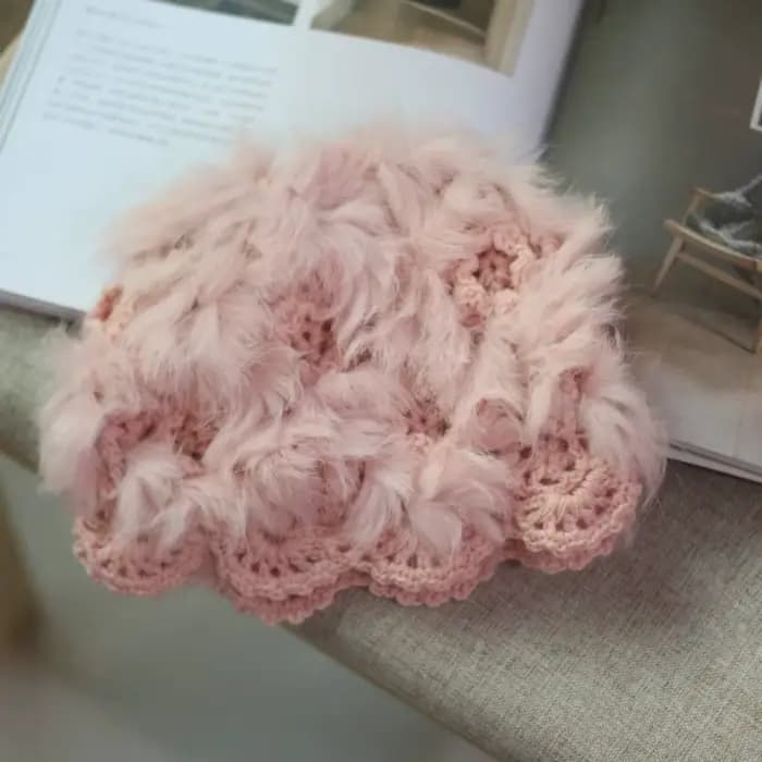 Casquette tendance en tricot et crochet