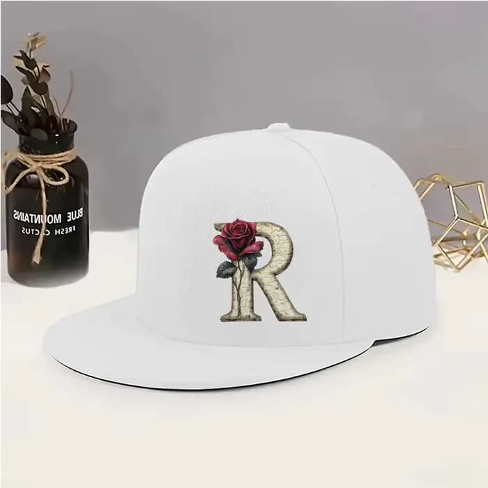 Casquette de baseball décontractée et élégante à visière plate, motif lettre R avec éléments roses,