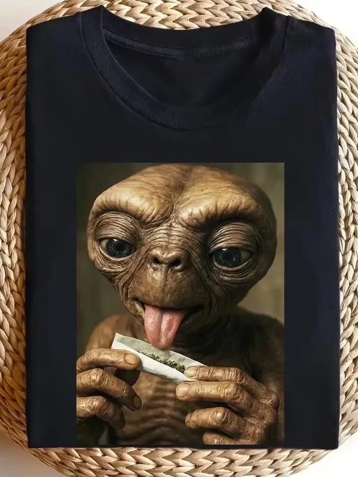 T-shirt graphique vintage Alien amusant