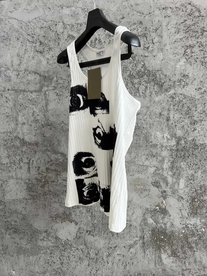 Un sweat-shirt blanc à col rond pour hommes au design original avec imprimé d'oeil
