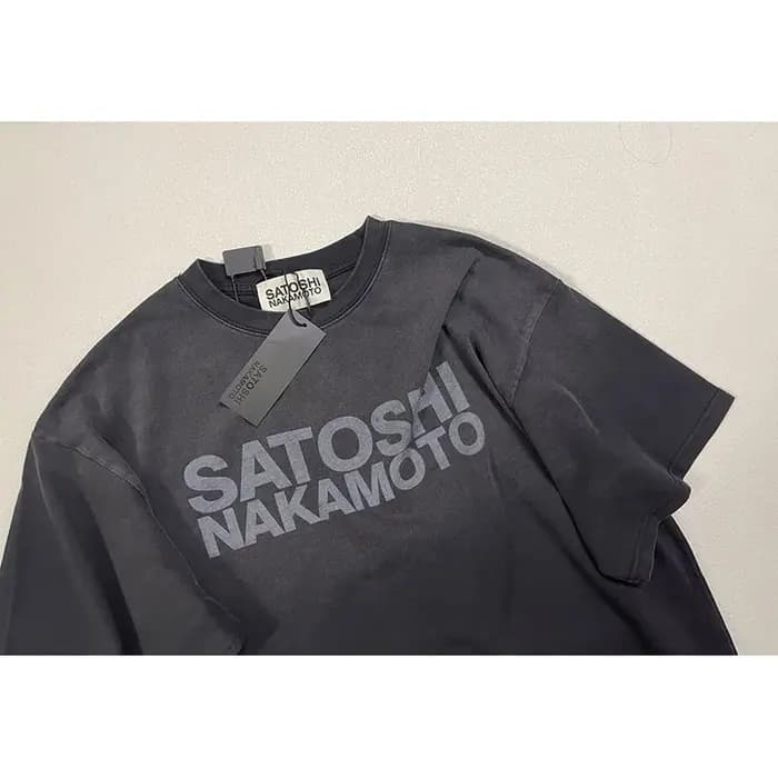 T-shirt Oversize Noir Délavé Vintage avec Logo Imprimé Lettres Classiques Satoshi Nakamoto – Collection Été 2026