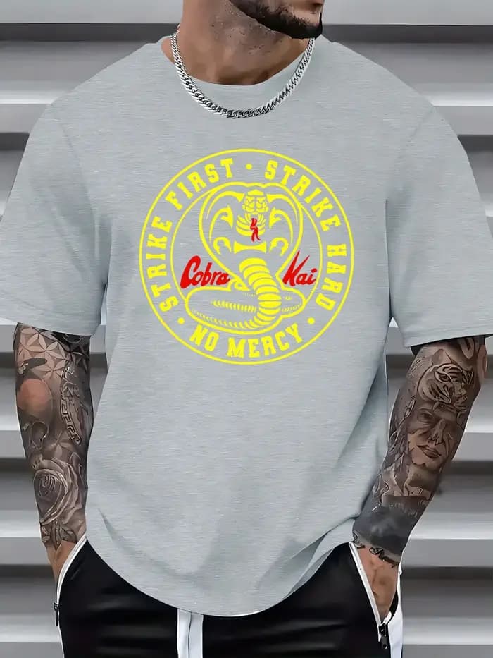 T-shirt graphique pour hommes Strike First No Mercy