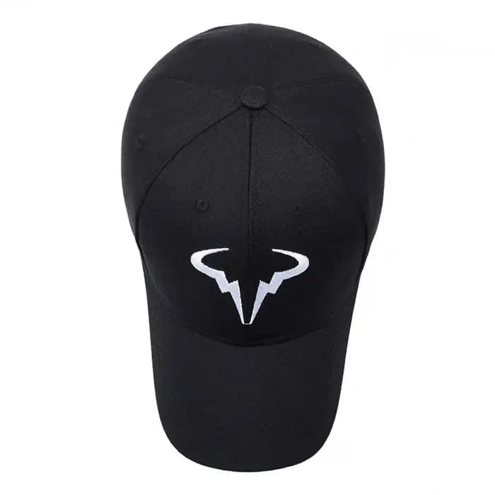 Casquette de baseball noire élégante avec un taureau blanc unique - corne - comme le logo