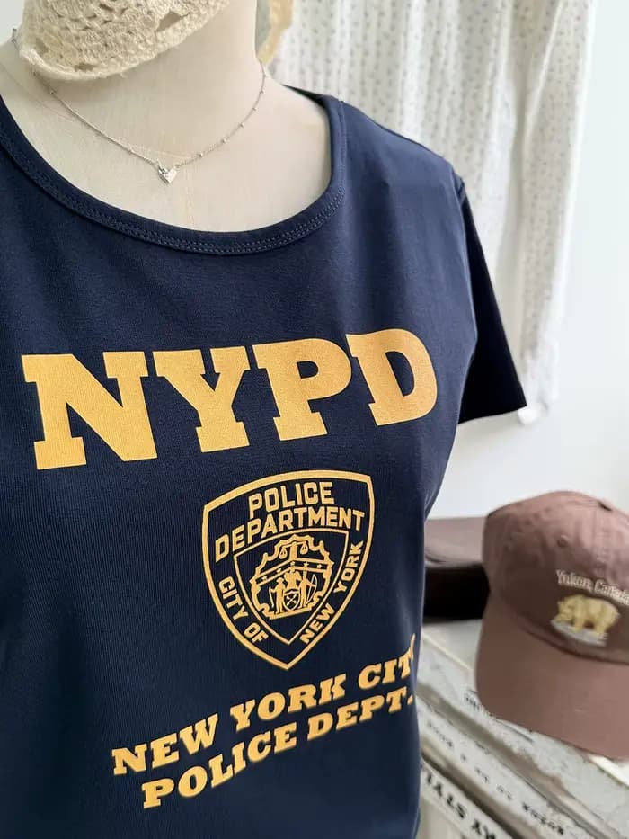 T-shirts à col rond imprimés NYPD pour femmes