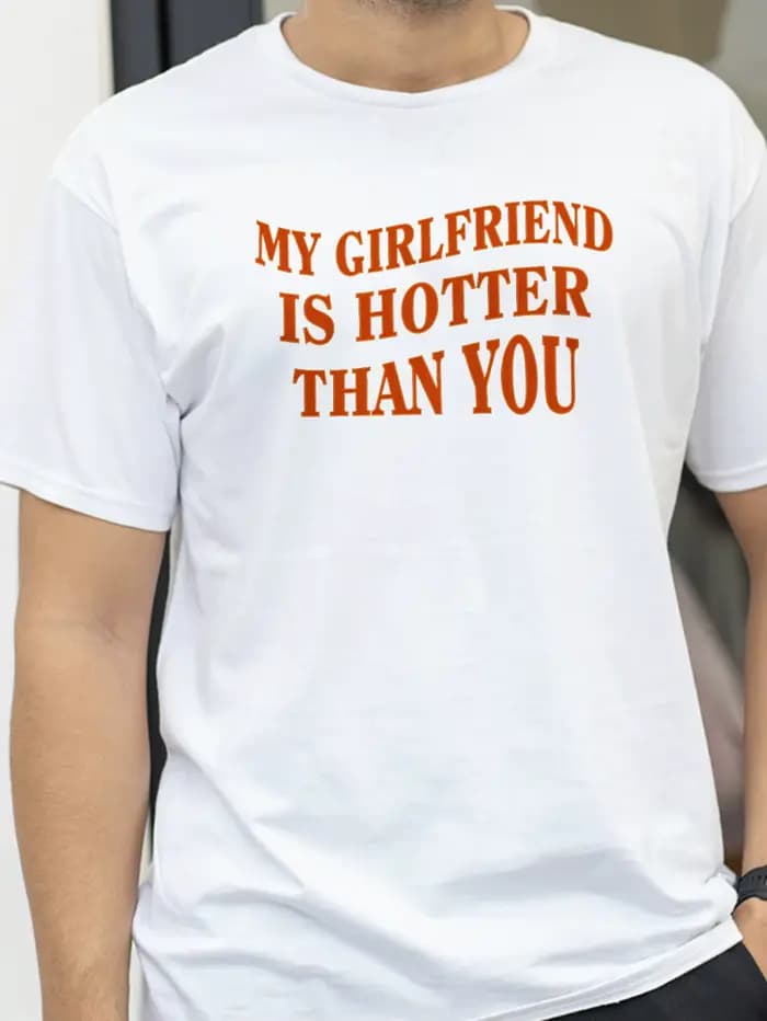 T-shirt pour homme « Ma petite amie est plus sexy que toi »