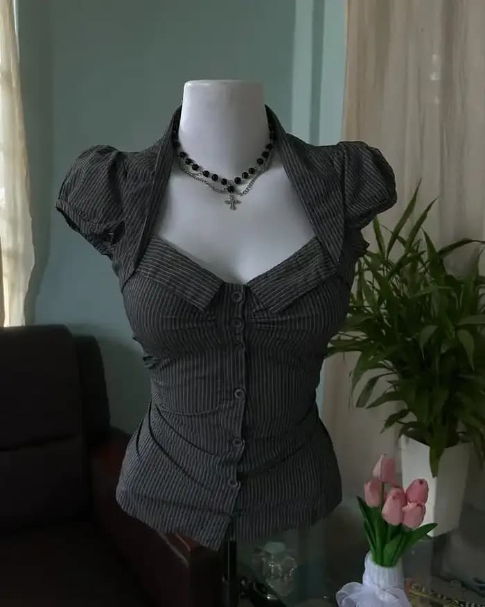 T-shirt amincissant sexy et tendance avec col en V, style gothique urbain, rafraîchissant et confortable pour l'été