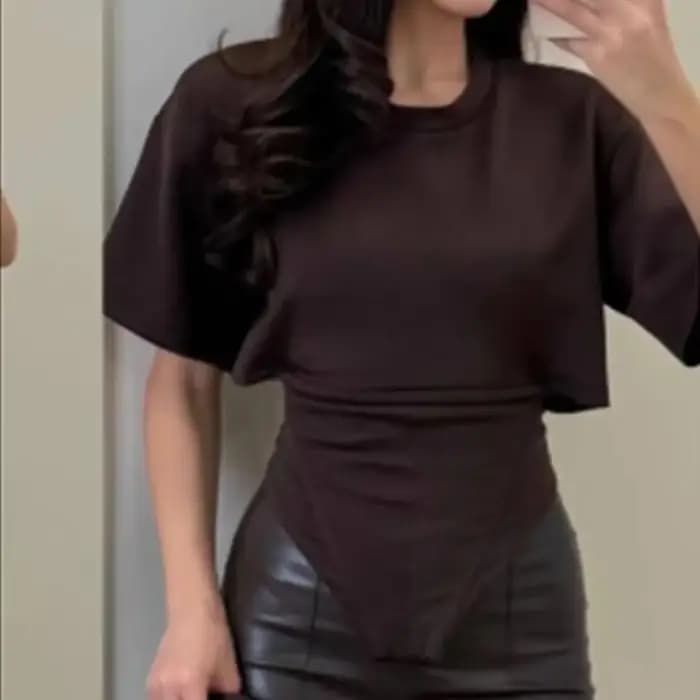 T-shirt d'été ample à manches courtes pour femme, col rond, design amincissant et tendance, taille cintrée, couleur unie, style streetwear