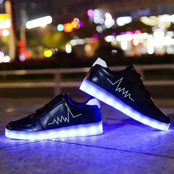Femmes hommes baskets adultes chaussures LED avec semelle éclairée