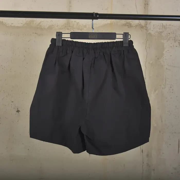 Short de rue foncé pour hommes