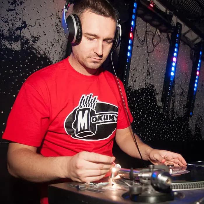 MOKUM Records T-shirt Rock DJ Graphic