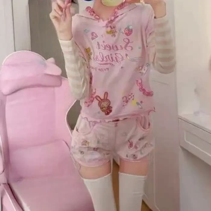 T-shirt à capuche brodé style dessin animé japonais
