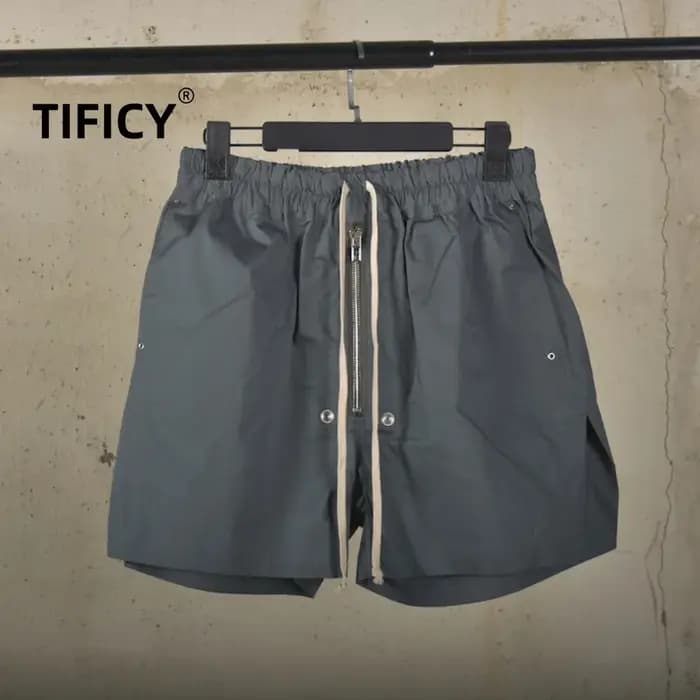 Short de rue foncé pour hommes