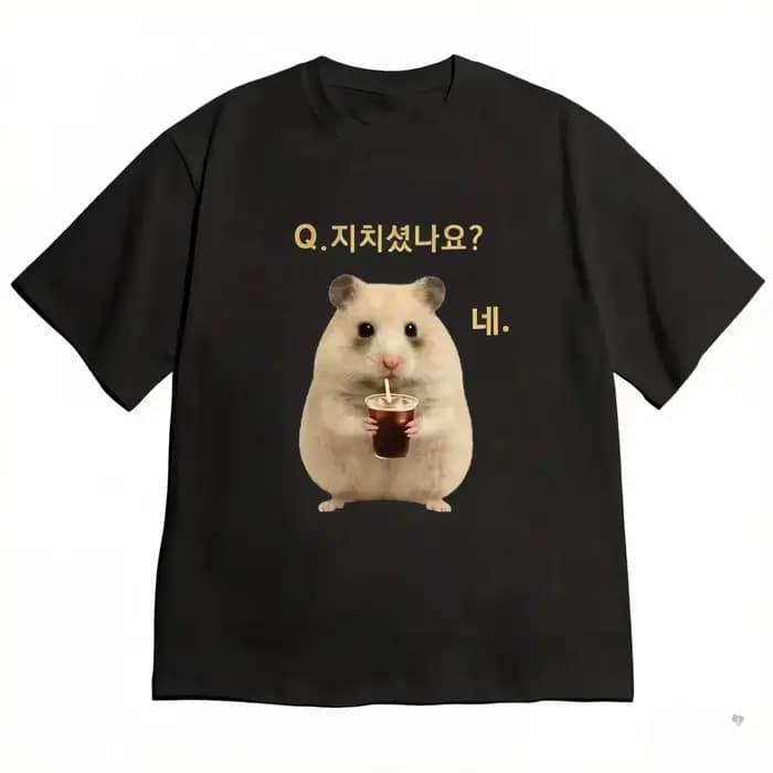Les t-shirts imprimés à motifs d'été peuvent être portés par les hommes et les femmes