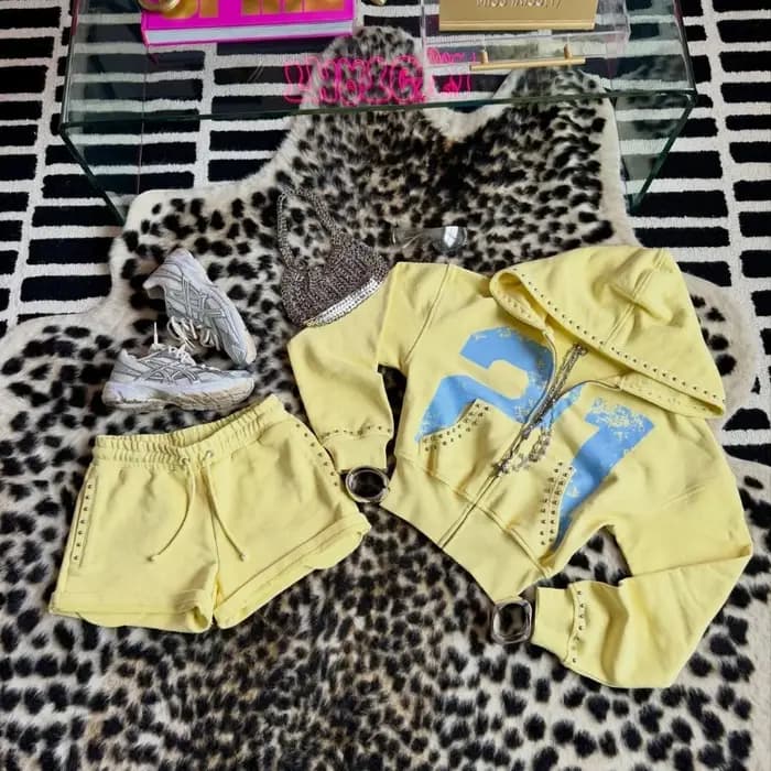 Ensemble de 2 pièces : Sweat à capuche et short de sport jaune Mellow