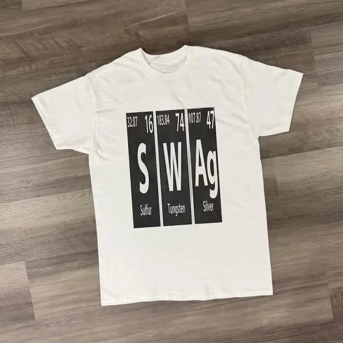 T-shirt graphique blanc SWAG