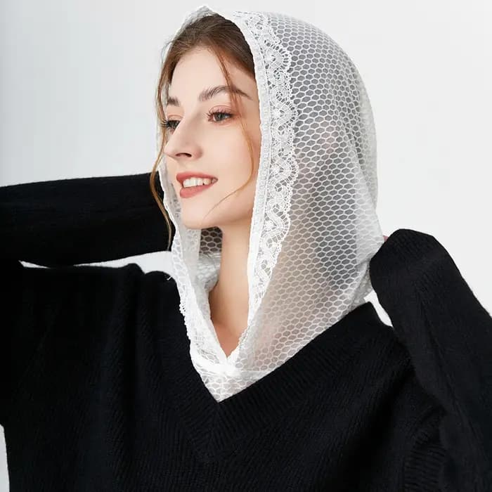 Casquette à capuche en dentelle
