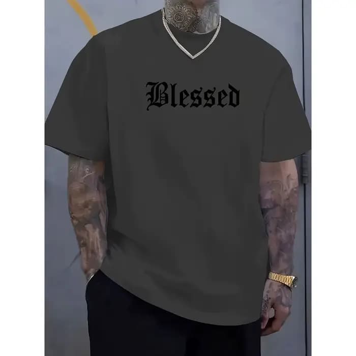 T-shirt minimaliste avec imprimé audacieux sur la poitrine