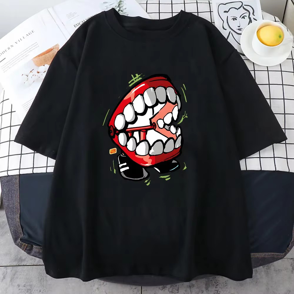 Économie de dessin animé graphique de lèvres, Comedy Bang! Bang! T-shirt imprimé Into Your Mouth Tou