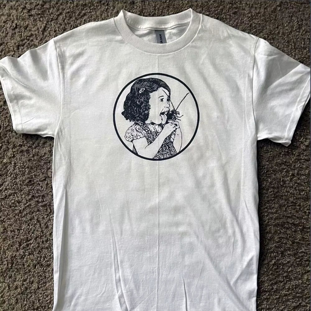 T-shirt graphique vintage grunge en coton blanc, coupe ample, manches courtes, style streetwear amér