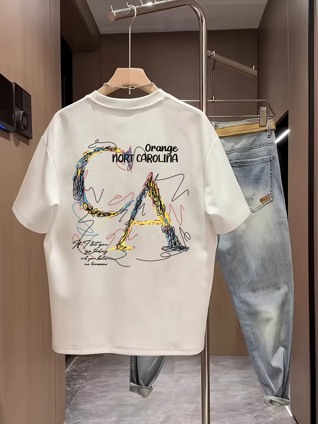 T-shirt pour homme en coton 100% avec imprimé lettres multicolores dessinées à la main, coupe décont