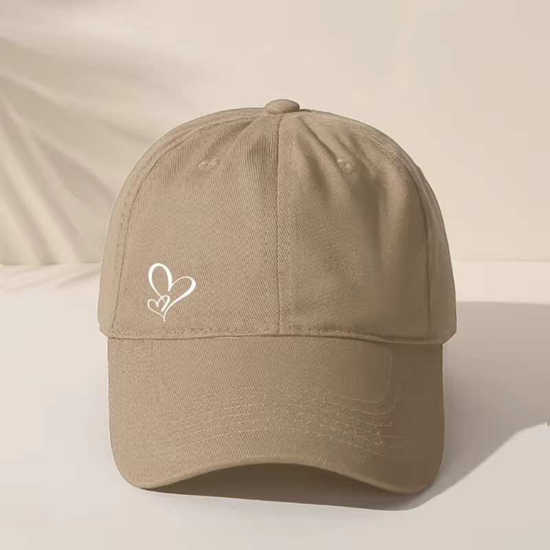 Casquette de baseball à motif de coeur mignon avec un design de coeur blanc, décontractée et réglabl