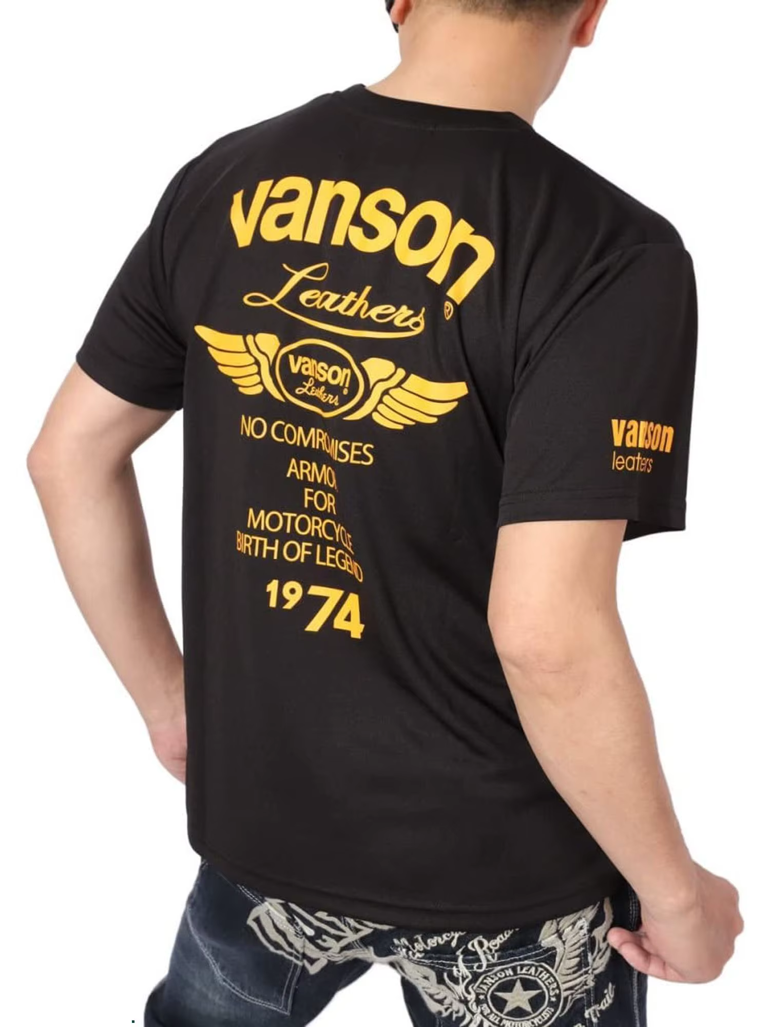 Les T-shirts tendance à manches courtes pour hommes sont amples, confortables et élastiques. Manches