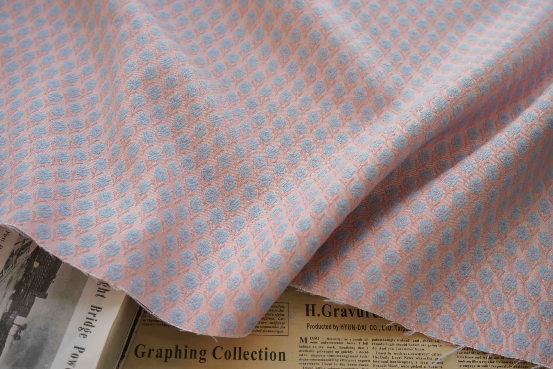 Tissu jacquard épais et croustillant pour robe, vêtement, couverture, manteau, sac, design DIY, vend