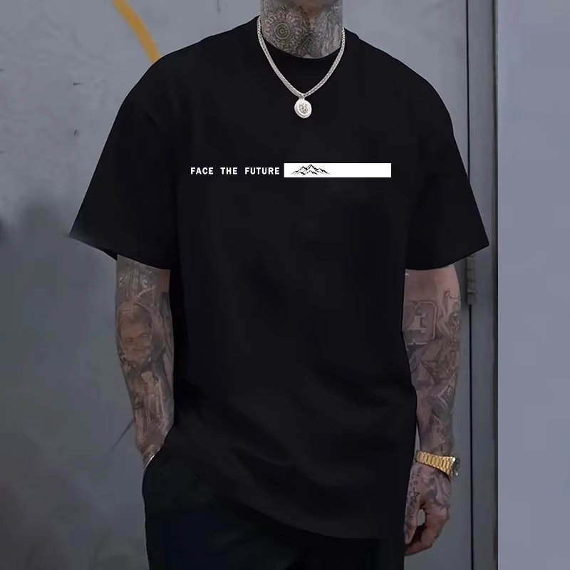 T-shirt Homme Imprimé « Face the Future » – Collection Été 2026 – Décontracté Quotidien – Manches Co