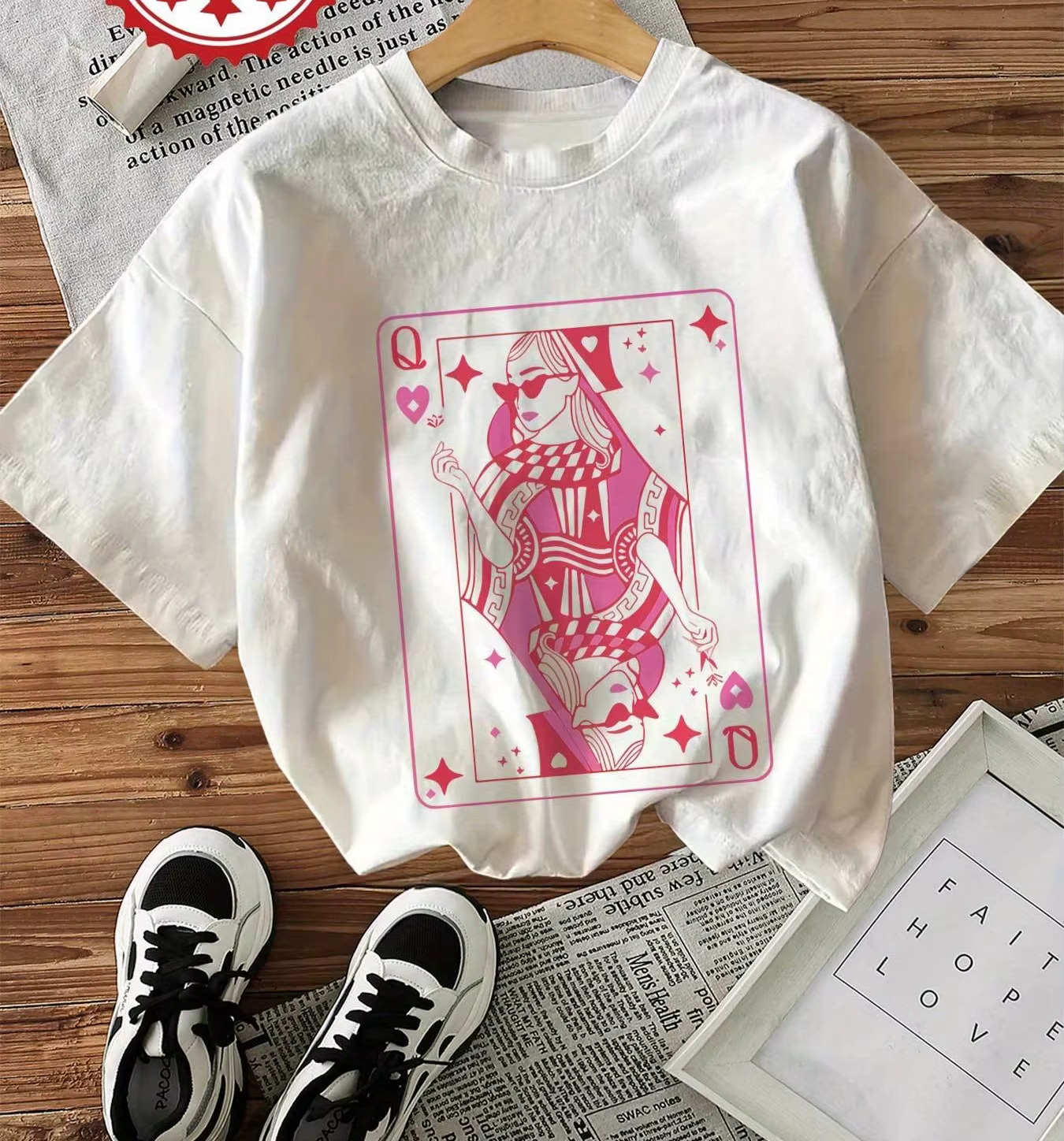 T-Shirt à manches courtes et col rond pour femme, haut décontracté, imprimé graphique Queen Hearts, 