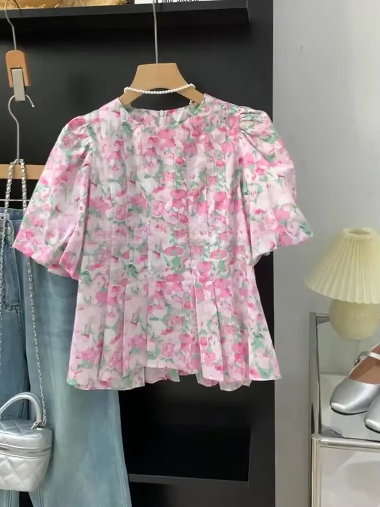 Chemisier rose imprimé fleuri pour femmes, manches courtes bouffantes, col rond, ourlet plissé à vol