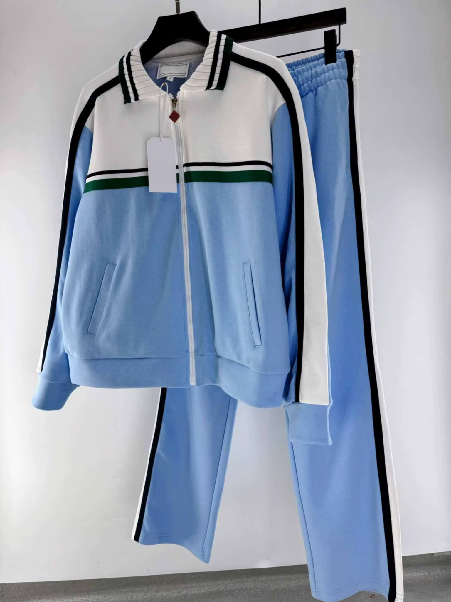 Meilleure version 1:1 CasinoBlank Maroc – Survêtements color block avec logo patché pour femmes et h