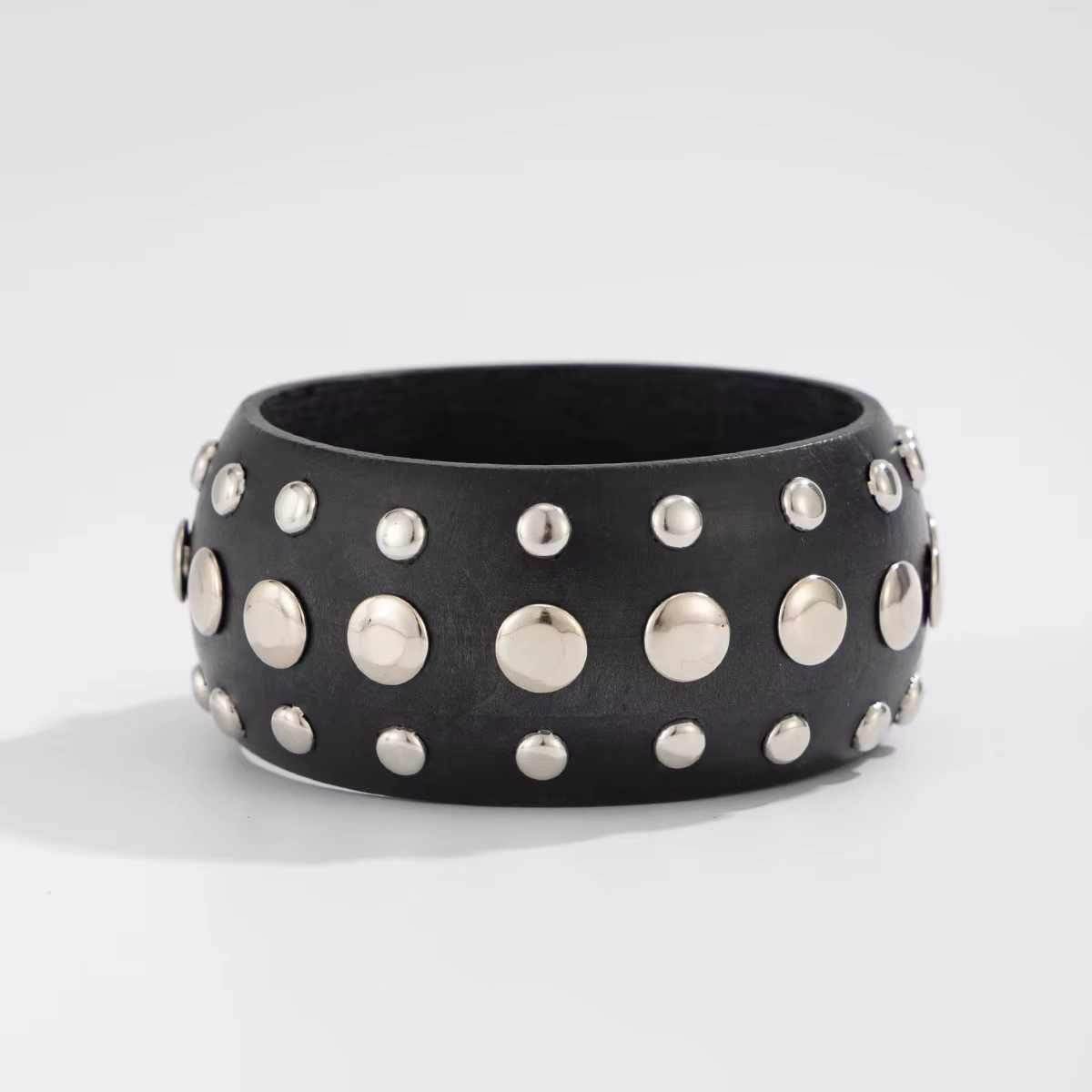 Nouvelle tendance punk : Bracelets larges géométriques ronds en bois rouge et noir avec rivets argen