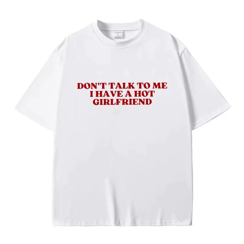T-shirts graphiques humoristiques « Ne me parlez pas, j'ai une petite amie sexy » pour hommes et fem