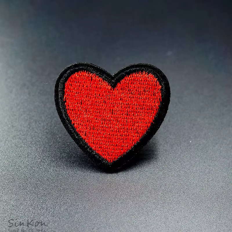 Coeur (taille: 4.0X4.2cm) bricolage fer sur Patch brodé Applique étiquette de couture vêtements auto