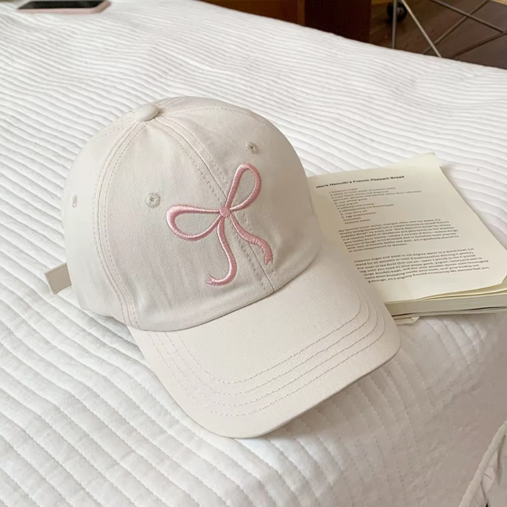 Noeud papillon ​ ​   Casquette de baseball ​ ​   Protection UV ​ ​   Conception de queue vide ​ ​ ​ 
