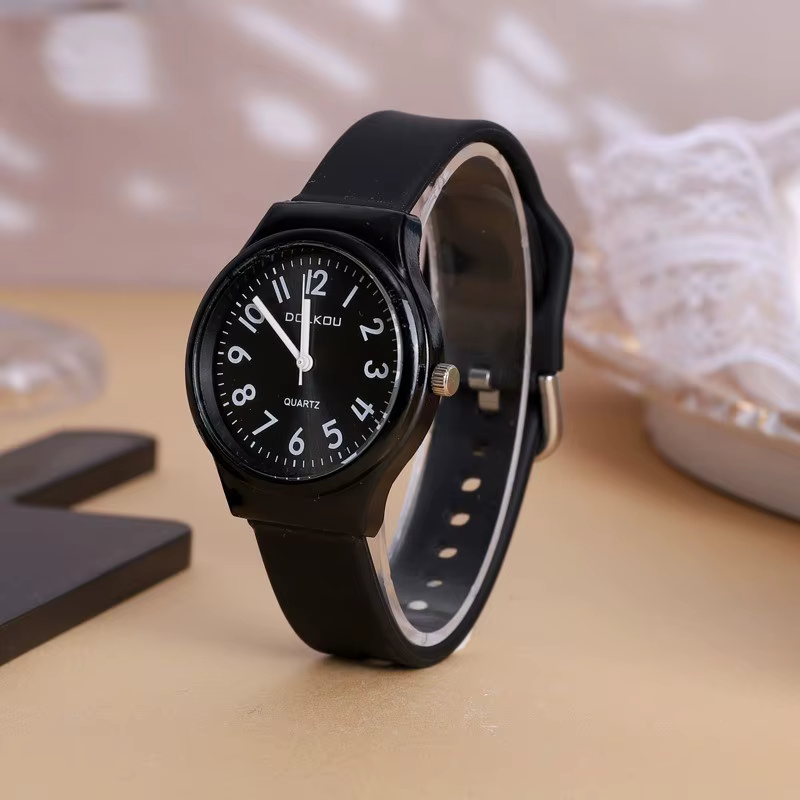 Montre chic pour femme : Design de niche pour un luxe simple et léger – Accessoire haut de gamme par