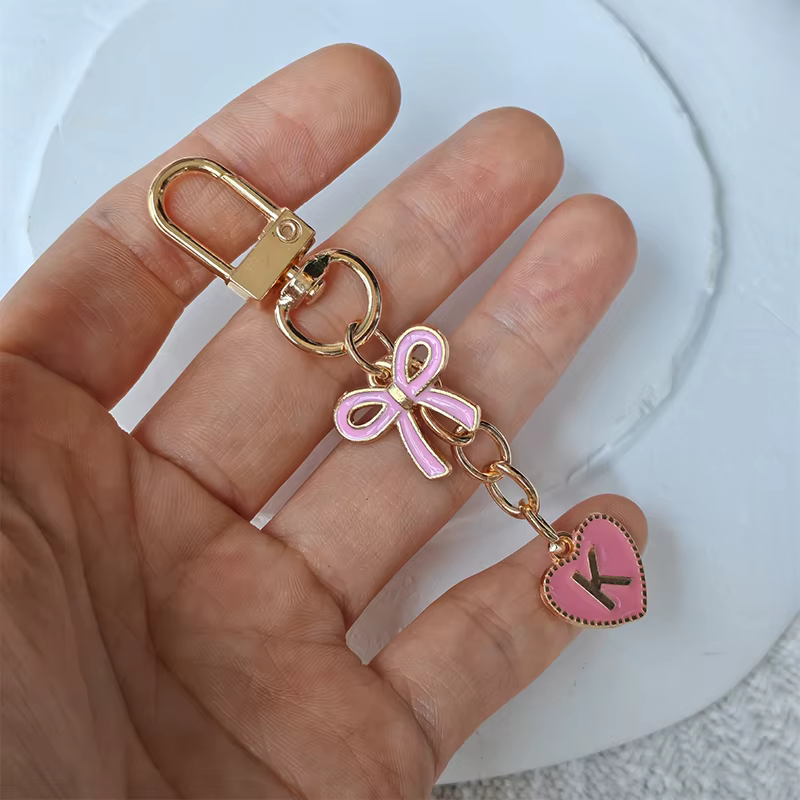 Porte-clés créatif en métal avec lettres et nœud rose, breloques de mode A-Z 26 lettres, accessoires