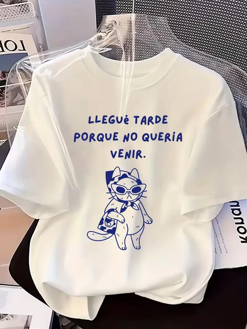 Cool Cat Spanish Slogan Graphic T-Shirt, haut à manches courtes et col rond, imprimé Llegue Tarde Po