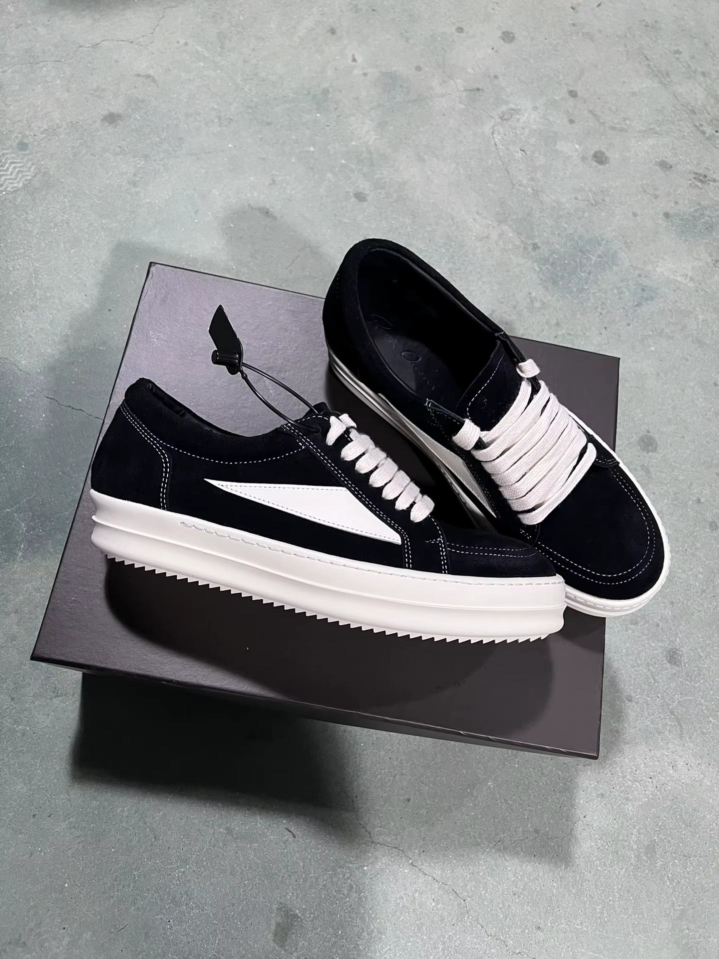 Sneakers en daim pour hommes de haute qualité et chaussures décontractées, sneakers de luxe pour fem