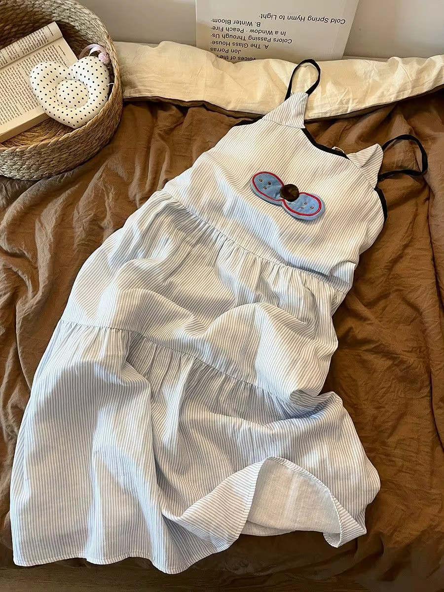 Chemise de nuit camisole rayée motif chat mignon et cool pour femme, idéale pour l'été, avec coussin