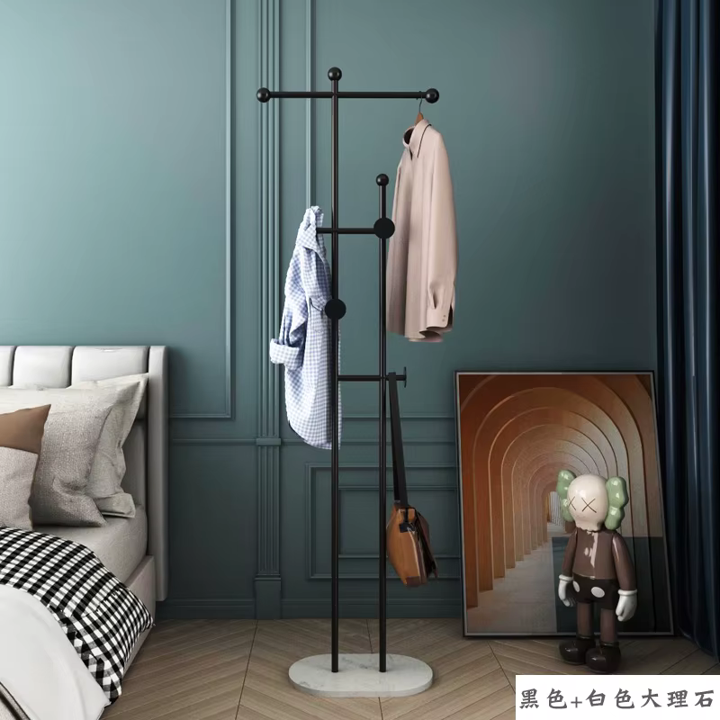 Porte-vêtements minimaliste doré, Boutique de balcon, présentoir élégant et moderne à la mode, belle