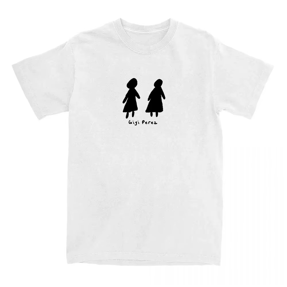Gigi Perez Logo T-Shirt blanc à la plage, dans chaque vie 2025 nouveaux t-shirts été coton à manches