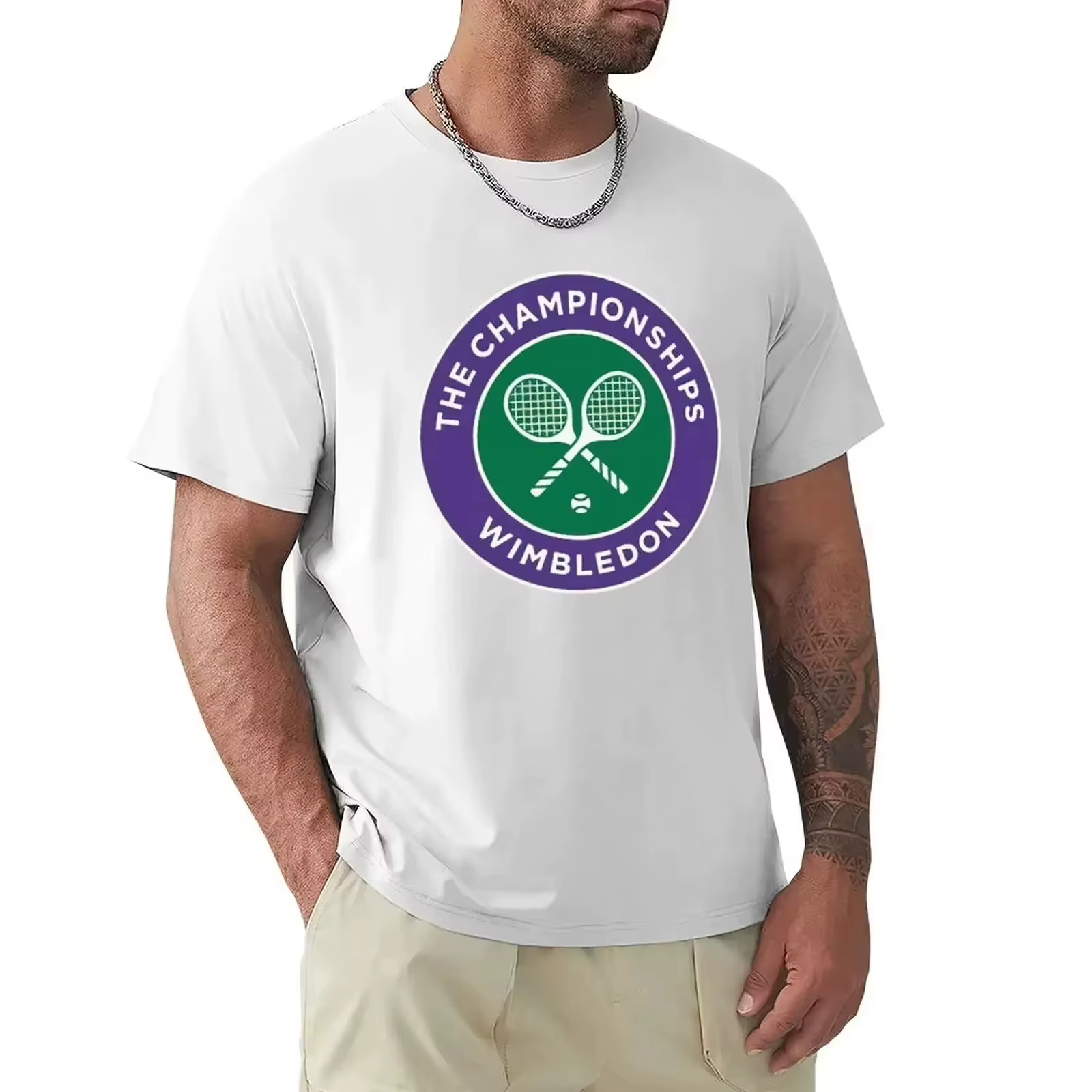 T-shirt blanc classique avec logo circulaire des championnats de tennis, t-shirt graphique en coton 