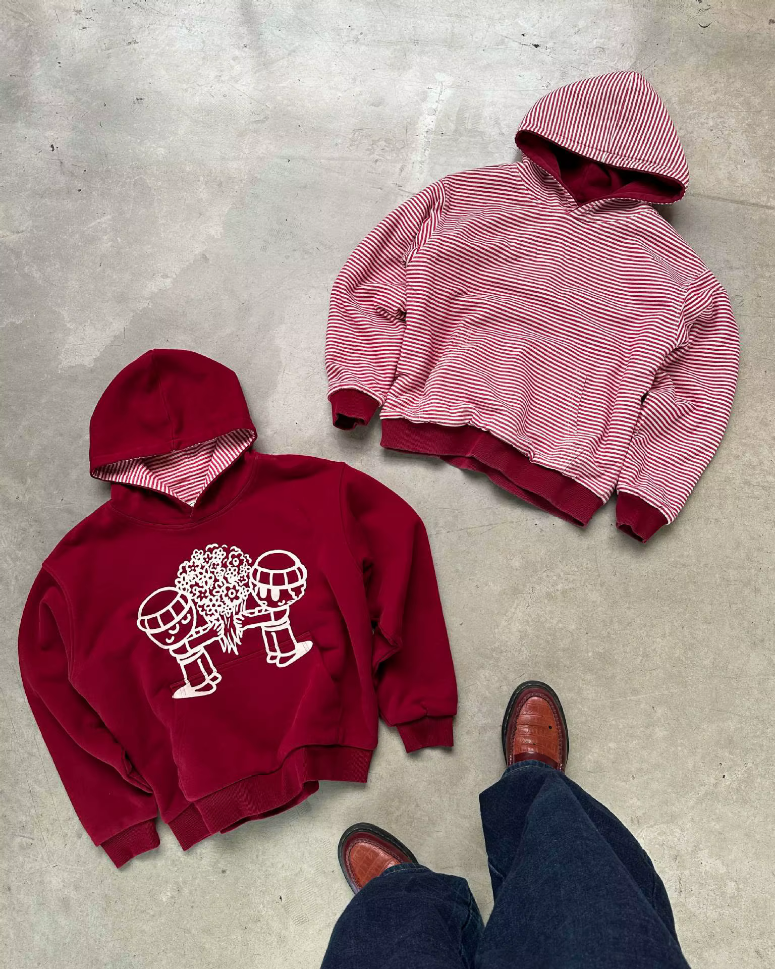 Sweat-shirt réversible bordeaux à capuche, imprimé bouquet de personnages de dessins animés, doublur