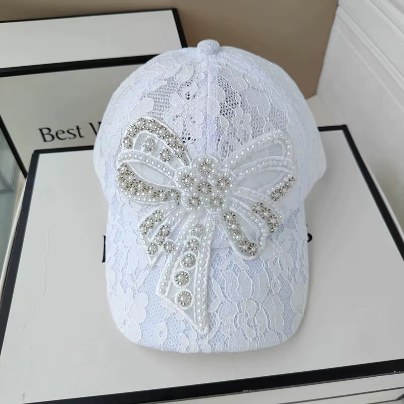 Casquette de baseball chic pour femme avec nœud en dentelle et perles, collection été 202604-shi, vi